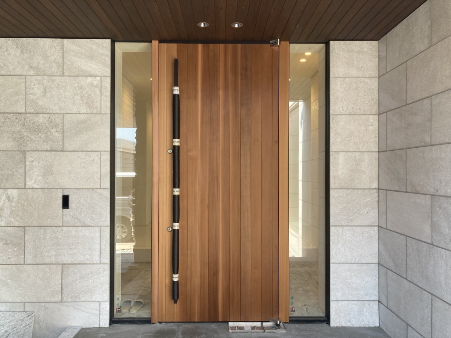 Pintu kayu dan logam - Aichi Metal